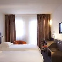 Escale Oceania Centre 3* فان
